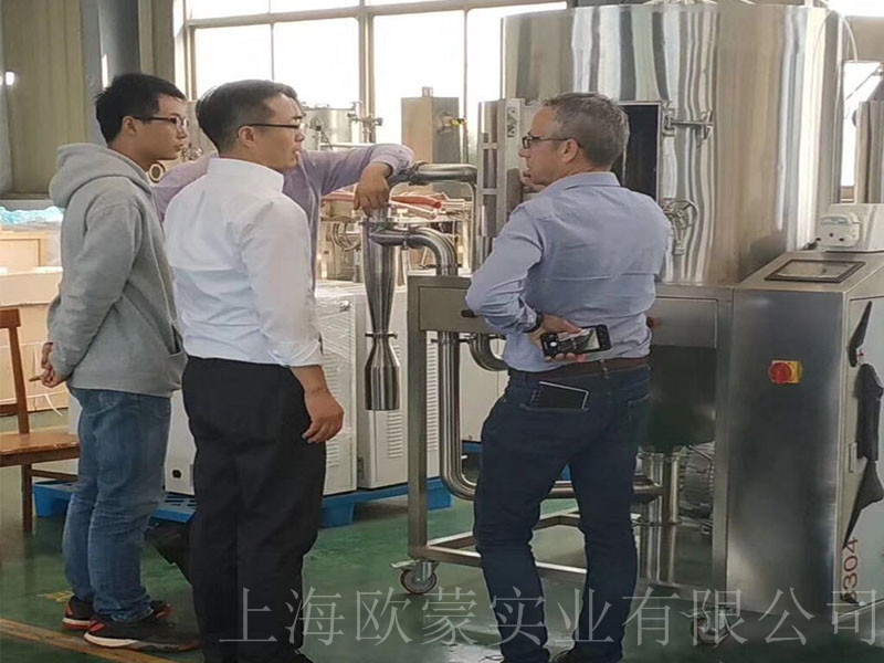 美國客戶訂購實(shí)驗(yàn)室噴霧干燥器